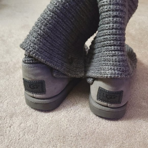 Gray women's UGG Australia warm winter boots Size 7 or 8 - Picture 3 of 4